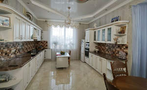 Дом 400м&sup2;, 2-этажный, участок 10 сот.  