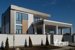 Дом 240м&sup2;, 3-этажный, участок 4 сот.  