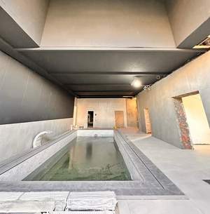 Дом 1500м&sup2;, 3-этажный, участок 16 сот.  