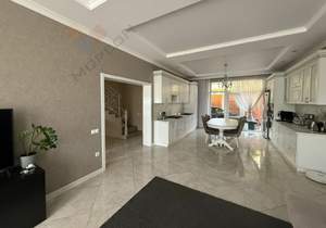 Дом 231м², 3-этажный, участок 4 сот.  