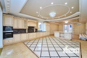 Дом 569м&sup2;, 3-этажный, участок 8 сот.  