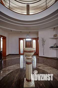 Дом 650м², 3-этажный, участок 30 сот.  