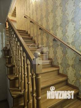 Коттедж 300м&sup2;, 2-этажный, участок 10 сот.  