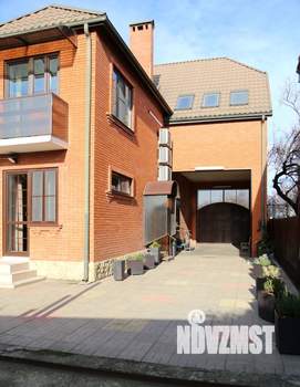 Дом 220м&sup2;, 2-этажный, участок 8 сот.  