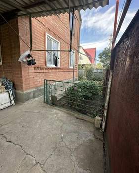 Дом 100м&sup2;, 2-этажный, участок 4 сот.  