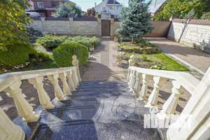 Дом 351м&sup2;, 3-этажный, участок 10 сот.  