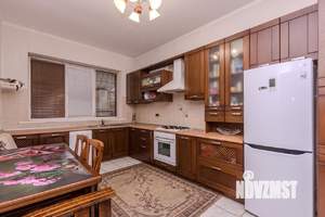 Дом 180м&sup2;, 2-этажный, участок 3 сот.  