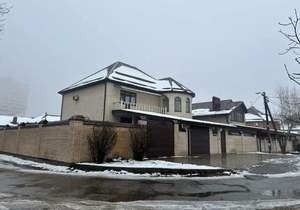 Дом 409м&sup2;, 2-этажный, участок 9 сот.  