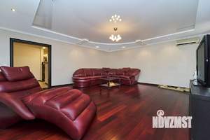 Дом 230м&sup2;, 2-этажный, участок 9 сот.  