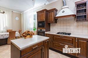 Дом 331м², 2-этажный, участок 13 сот.  
