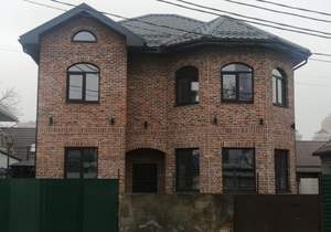 Дом 180м&sup2;, 2-этажный, участок 3 сот.  