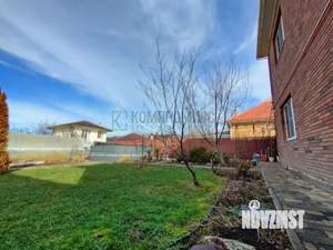 Дом 220м&sup2;, 2-этажный, участок 6 сот.  