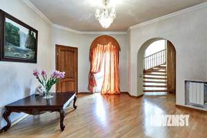 Дом 333м&sup2;, 2-этажный, участок 9 сот.  