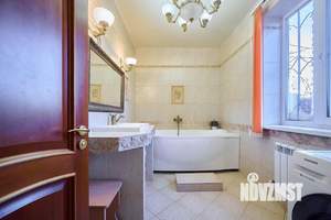 Дом 208м&sup2;, 2-этажный, участок 4 сот.  