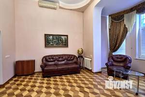 Дом 300м², 3-этажный, участок 6 сот.  