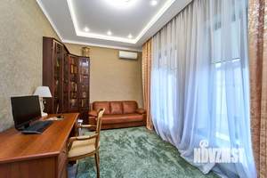 Дом 241м&sup2;, 3-этажный, участок 4 сот.  