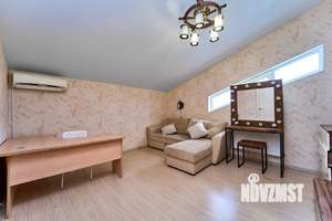 Дом 211м&sup2;, 3-этажный, участок 3 сот.  