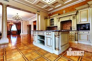 Дом 860м&sup2;, 2-этажный, участок 45 сот.  