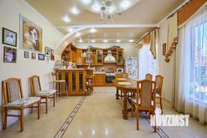 Дом 347м², 3-этажный, участок 7 сот.  