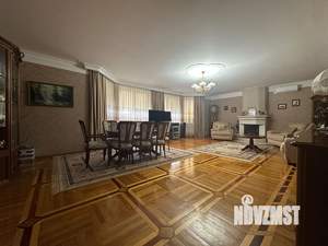 Дом 480м&sup2;, 3-этажный, участок 6 сот.  