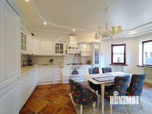 Дом 248м², 3-этажный, участок 8 сот.  