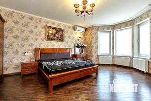 Дом 194м², 2-этажный, участок 6 сот.  