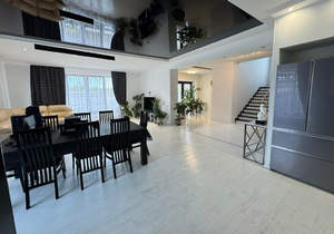 Дом 400м², 2-этажный, участок 35 сот.  