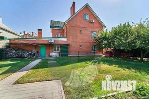 Дом 208м&sup2;, 3-этажный, участок 6 сот.  