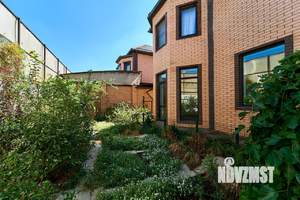 Дом 224м², 3-этажный, участок 3 сот.  