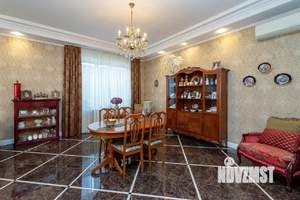 Дом 267м², 2-этажный, участок 4 сот.  