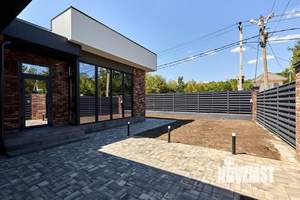 Дом 194м&sup2;, 1-этажный, участок 6 сот.  