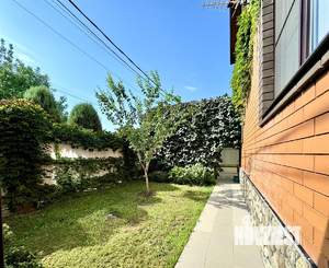 Дом 135м&sup2;, 2-этажный, участок 4 сот.  