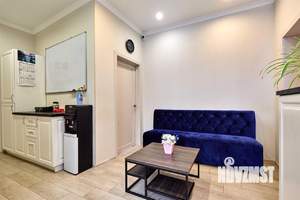 Дом 210м&sup2;, 2-этажный, участок 3 сот.  