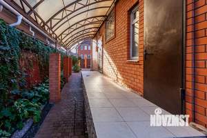 Дом 233м&sup2;, 3-этажный, участок 5 сот.  