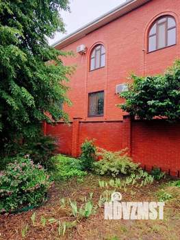 Дом 658м&sup2;, 2-этажный, участок 7 сот.  