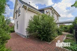 Дом 140м&sup2;, 2-этажный, участок 4 сот.  