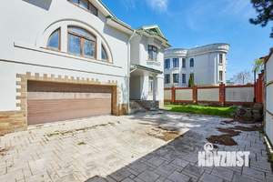 Дом 700м², 2-этажный, участок 10 сот.  