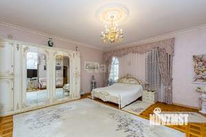 Дом 556м², 3-этажный, участок 10 сот.  