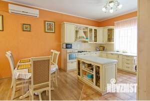 Дом 228м², 2-этажный, участок 6 сот.  