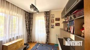 Дом 270м², 3-этажный, участок 4 сот.  