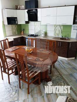 Дом 272м&sup2;, 2-этажный, участок 8 сот.  