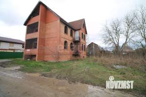 Дом 242м&sup2;, 2-этажный, участок 4 сот.  