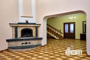 Дом 300м&sup2;, 3-этажный, участок 6 сот.  