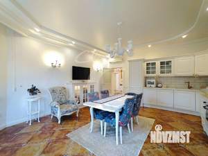 Дом 248м², 3-этажный, участок 8 сот.  