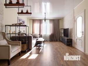 Дом 640м&sup2;, 3-этажный, участок 10 сот.  