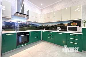 Дом 250м&sup2;, 2-этажный, участок 4 сот.  