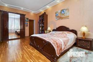 Дом 254м², 3-этажный, участок 7 сот.  