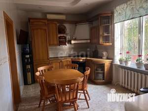 Дом 290м&sup2;, 3-этажный, участок 8 сот.  