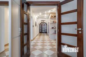 Дом 475м&sup2;, 2-этажный, участок 8 сот.  