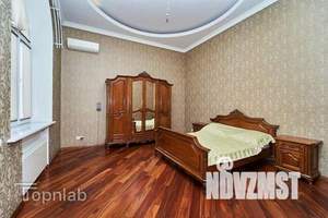 Дом 600м², 3-этажный, участок 6 сот.  